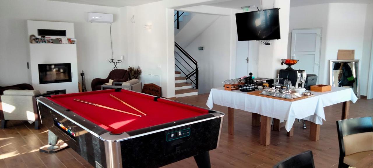 Casa Comilor Bed and Breakfast Surdesti  Esterno foto
