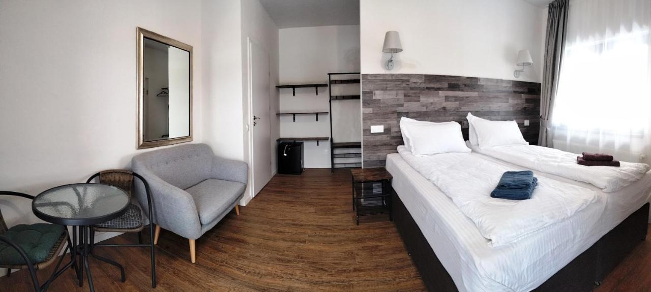 Casa Comilor Bed and Breakfast Surdesti  Esterno foto