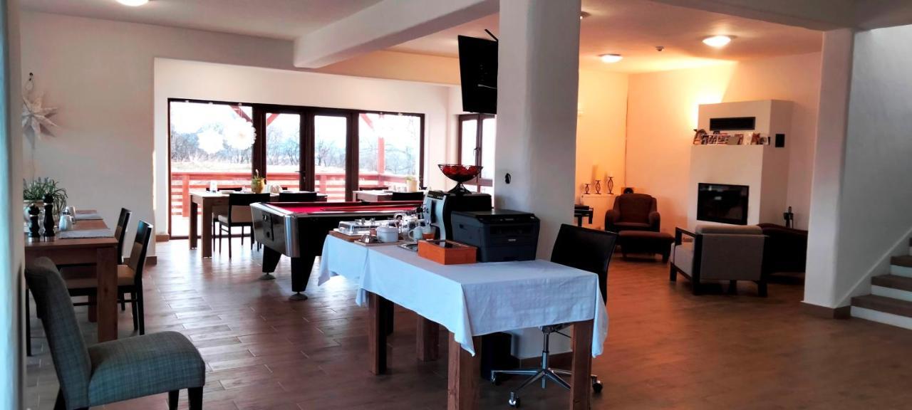 Casa Comilor Bed and Breakfast Surdesti  Esterno foto